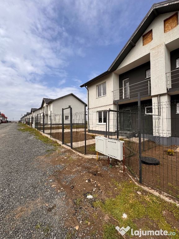 Duplex spațios la 1 km de A0-3 dormitoare, pod amenajabil,doar 105k €!