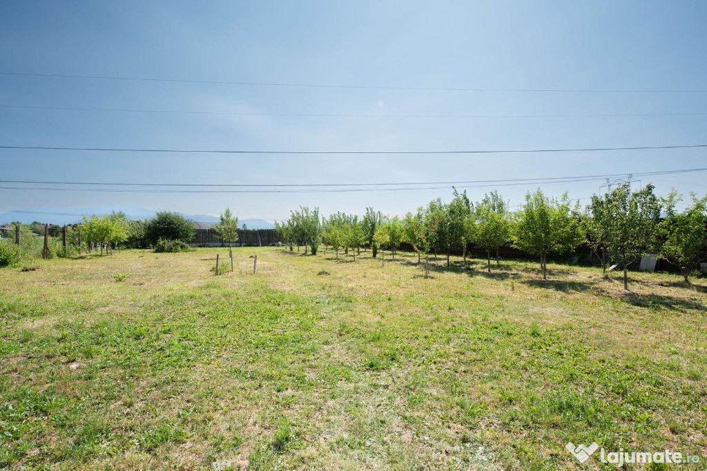 Casă deosebită în zona centrală Sânpetru – teren generos!