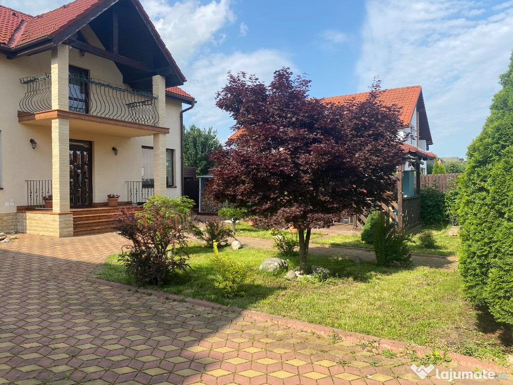 Casa individuală, curte și garaj
