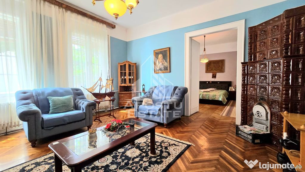 Apartament cu 4 camere, cladire istorica, zona centrala
