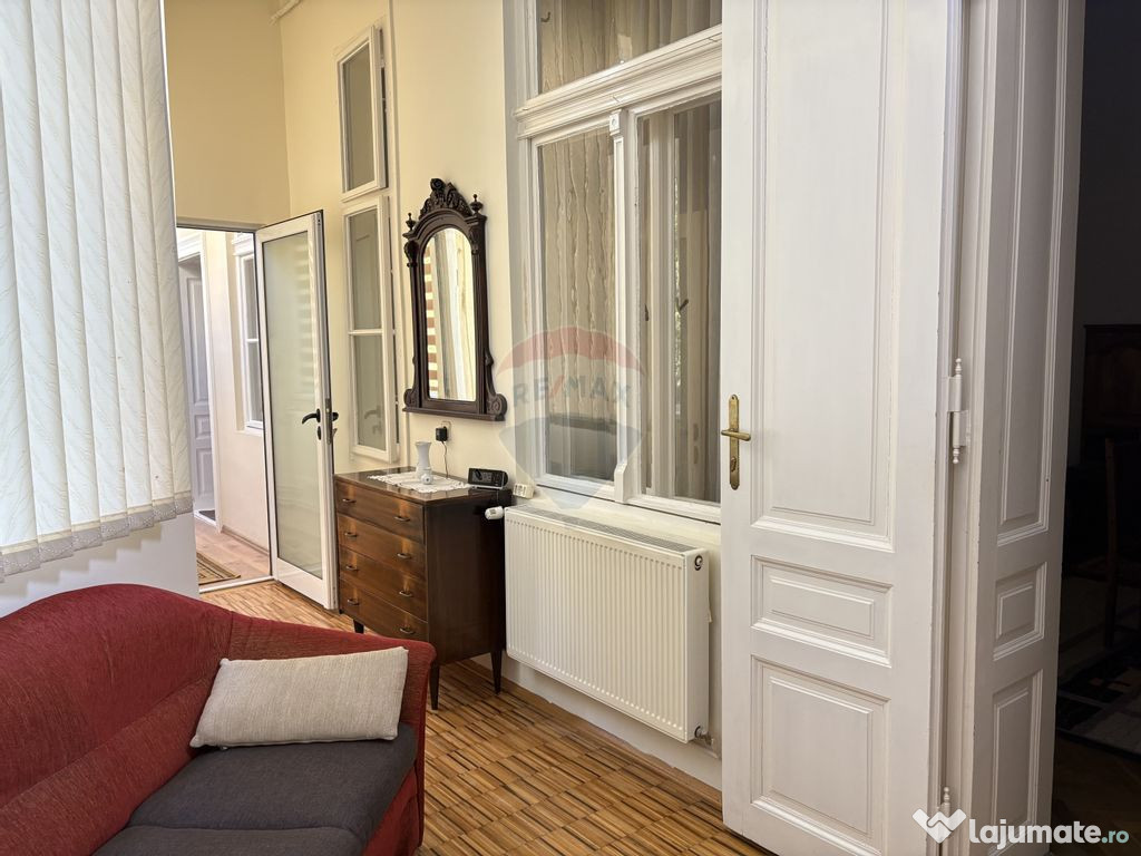 Casă / Vilă cu 3 camere de închiriat în zona Intim