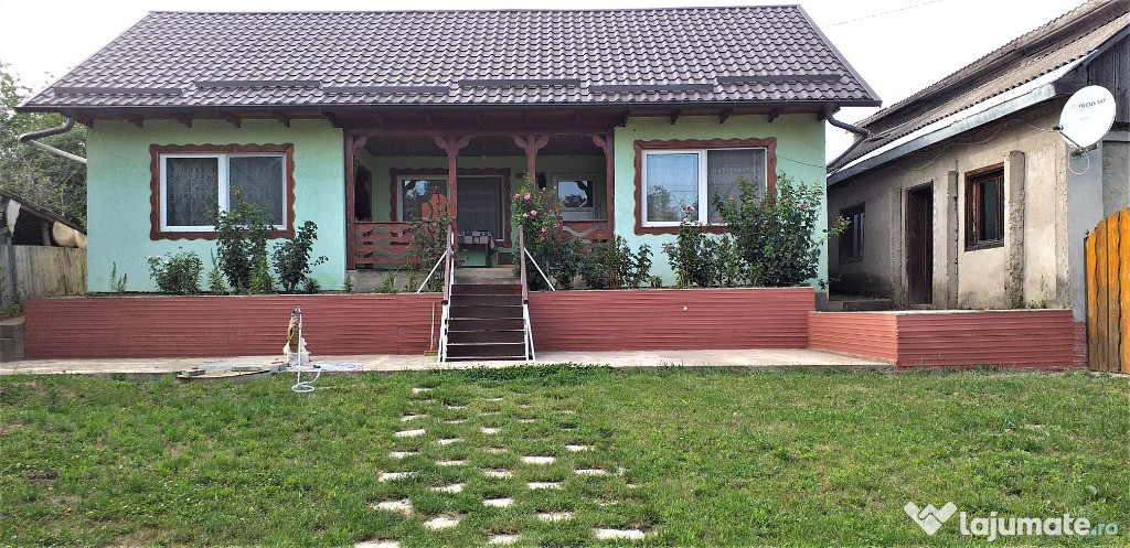 Vând casă, teren și anexe. În Botoșani, Unțeni, Burlești