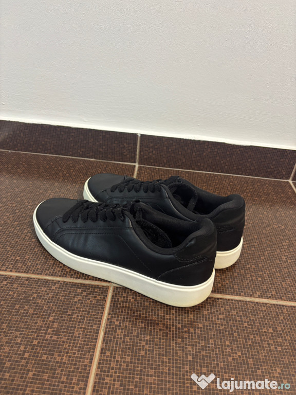 Adidasi Pull&Bear marimea 40