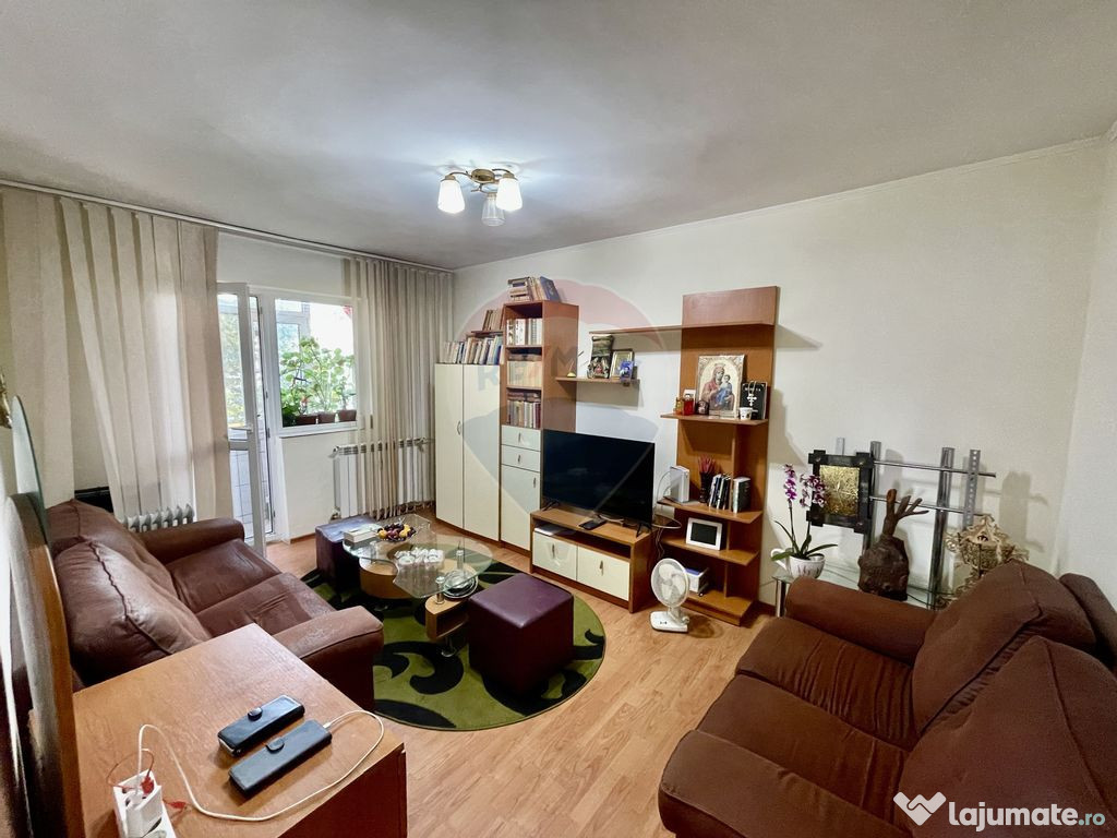 Apartament cu 3 camere de vânzare în zona Sud