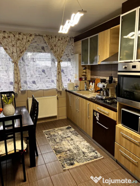 Apartament cu 3 camere decomandate Zona George Enescu