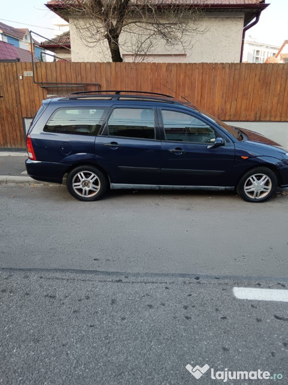 Vand autoturism Ford Focus din 2001