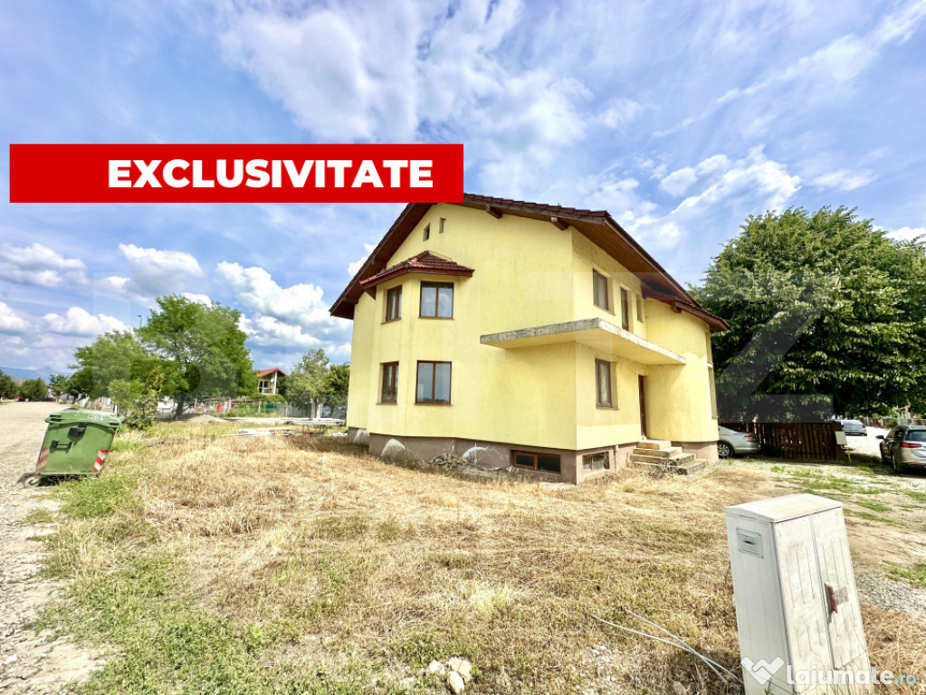 Casa spatioasa cu 5 camere,interior la rosu,423 mp teren,Mic