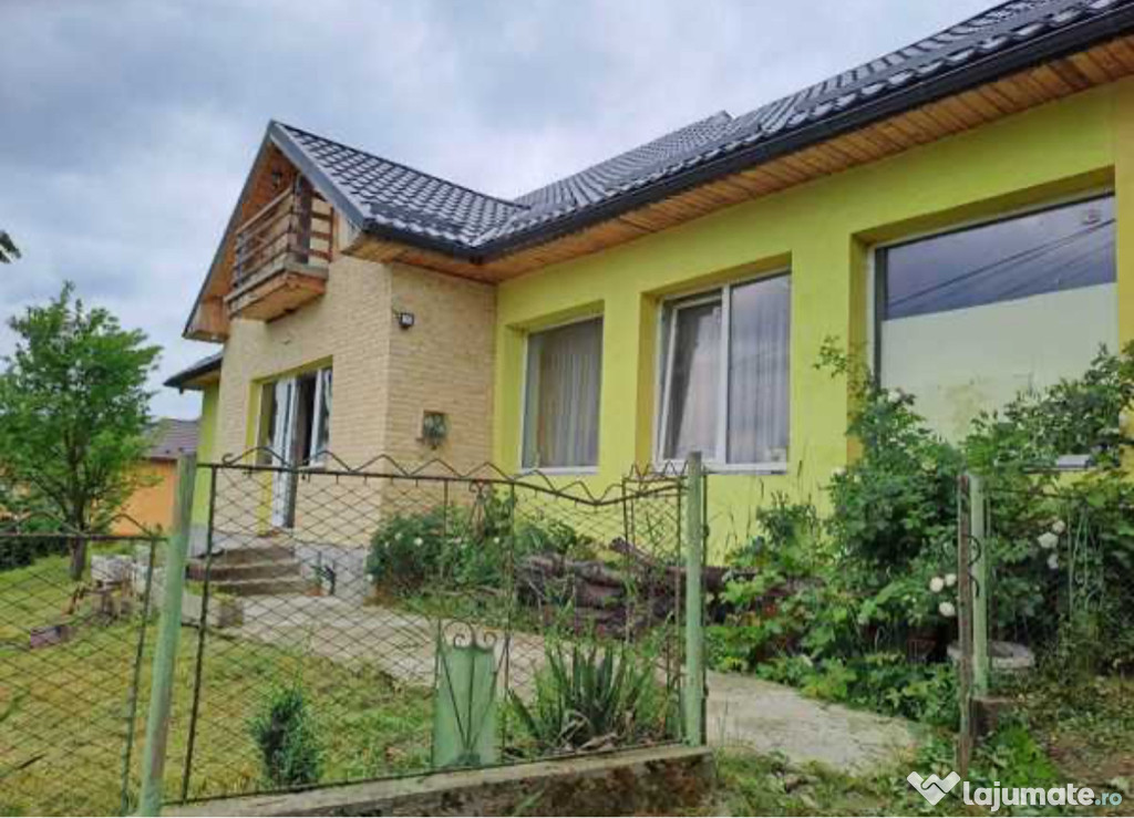 Casă cu 3 camere, șemineu și teren generos în județul Cluj!