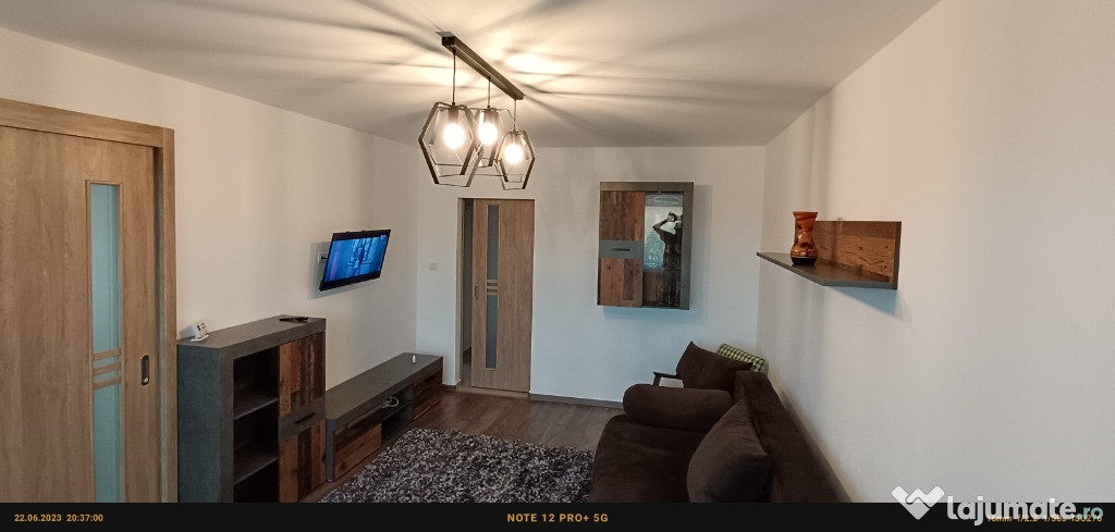 Închiriez apartament 2 camere central