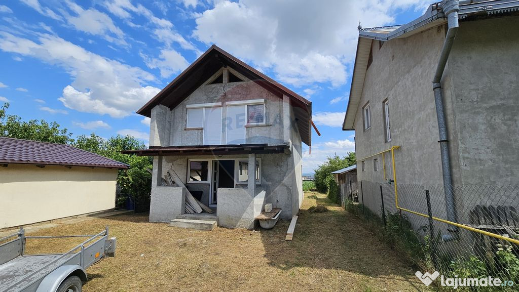 Casă / Vilă, teren 1700mp, în Lisaura-Ipotești, Suceava
