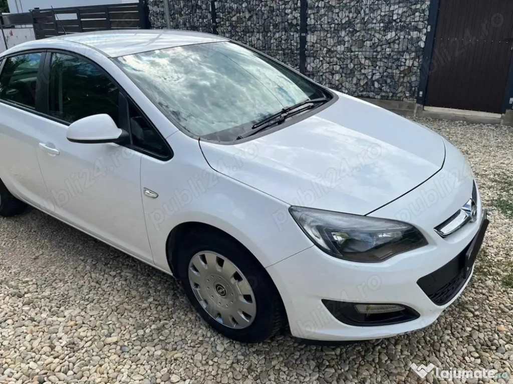 Vând Opel Astra J Sedan 2017, 115CP aspirat, 56.000 km