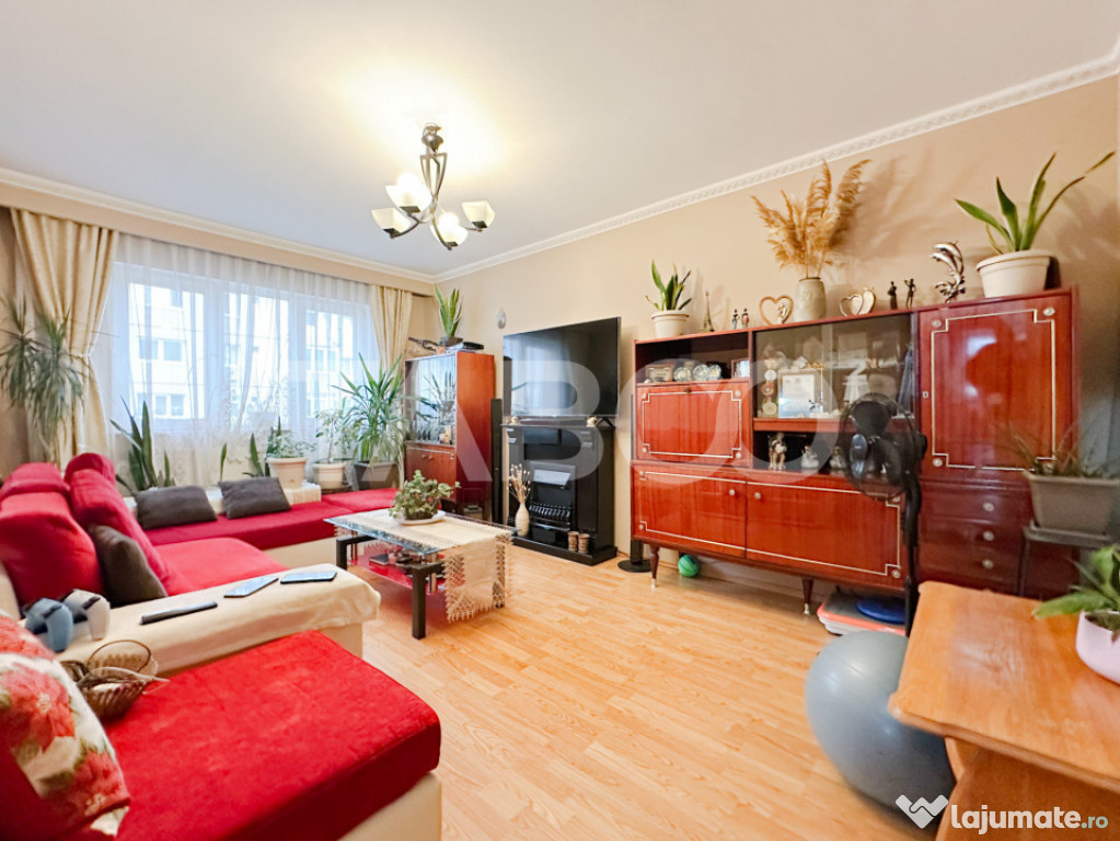Apartament 3 camere decomandate si balcon zona Vasile Aaron