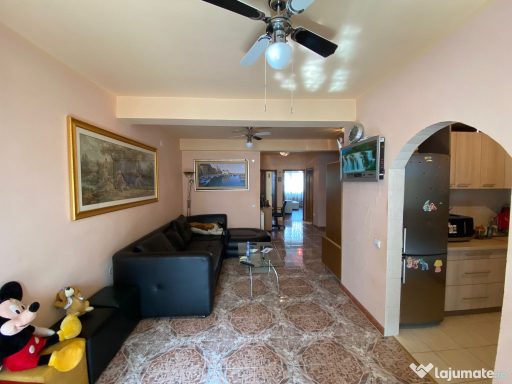 Apartament 3 camere, 72mp, etaj 1, parcare, zona Florilor