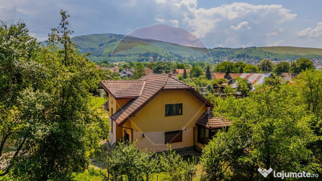 Casa CU POVESTE rezidential/ vacanta in Teliu cu 1700 mp ...