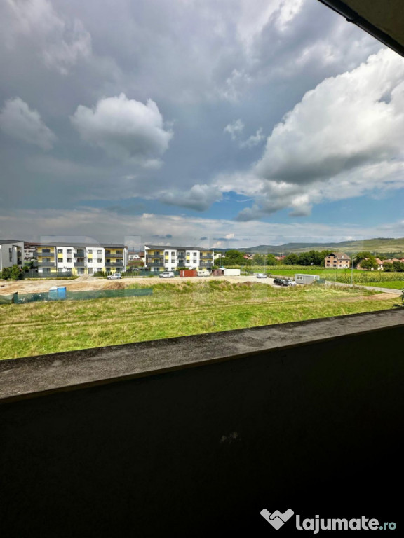 Apartament mobilat utilat, 3 camere, 2 bai, 2 parcari, zona