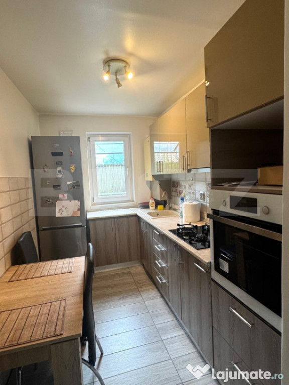 Apartament de vanzare, cu 3 camere decomandat, 65 mp, zona A