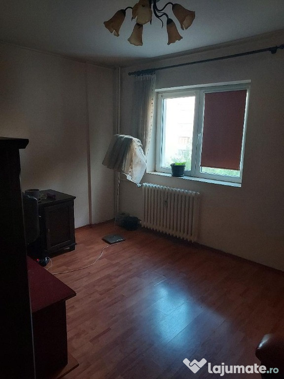 Vand apartament 2 camere in zona Nicolae Grigorescu - piata Salajan.