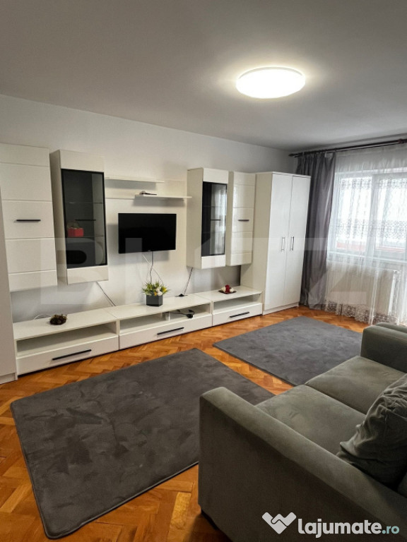 Apartament 3 camere, decomandat, zona Lama