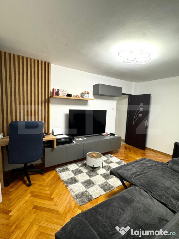 Apartament 3 camere, decomandat, etaj 1 Tractorul de vanzare