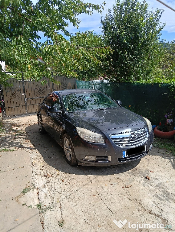 Opel Insignia anul 2011