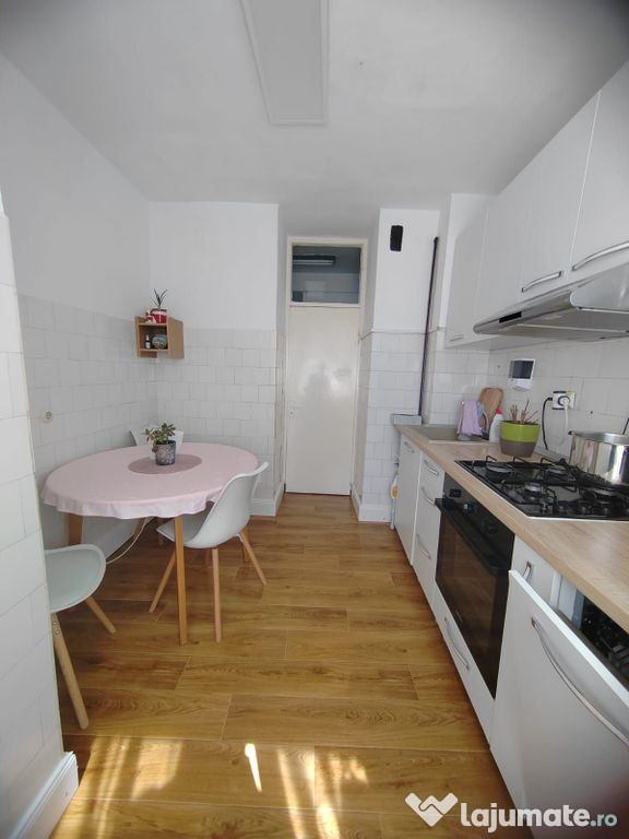 3 camere - zona Han - etaj 3/4 - decomandat - 63 mp - balcon