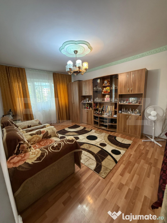 Apartament cu 2 camere, etajul 1, an 1990, 50 mp utili, Camp