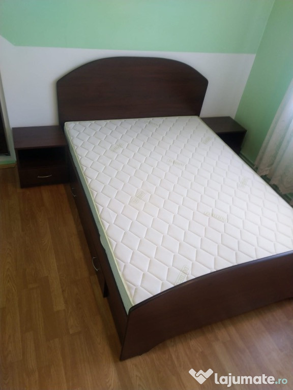 Pat cu saltea și două noptiere