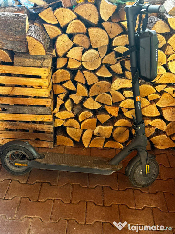 Vând Xiaomi Mi Electric Scooter