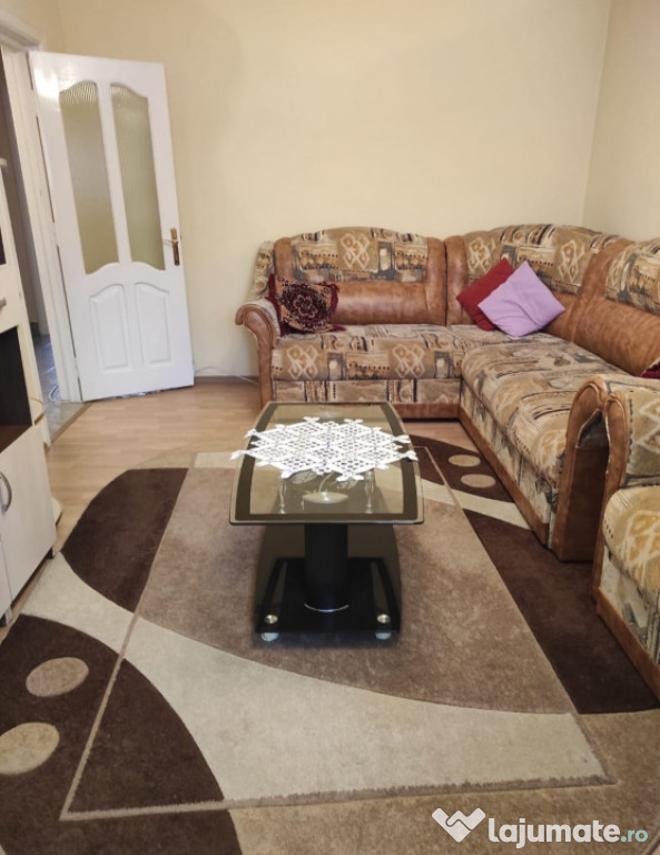 Apartament 4 camere, decomandat, etajul 2/4, Radauti