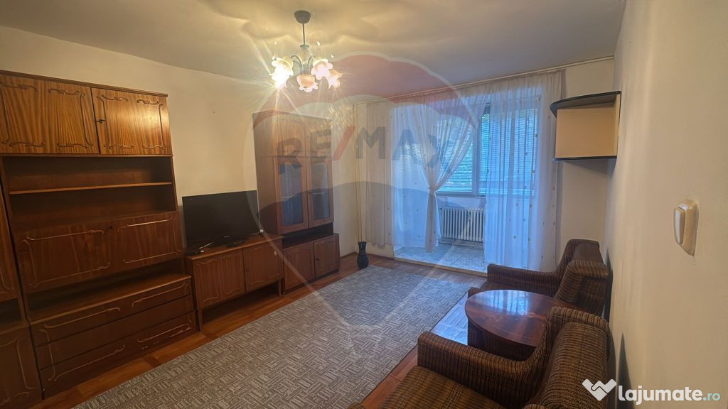Apartament cu 3 camere de închiriat în zona Rogerius