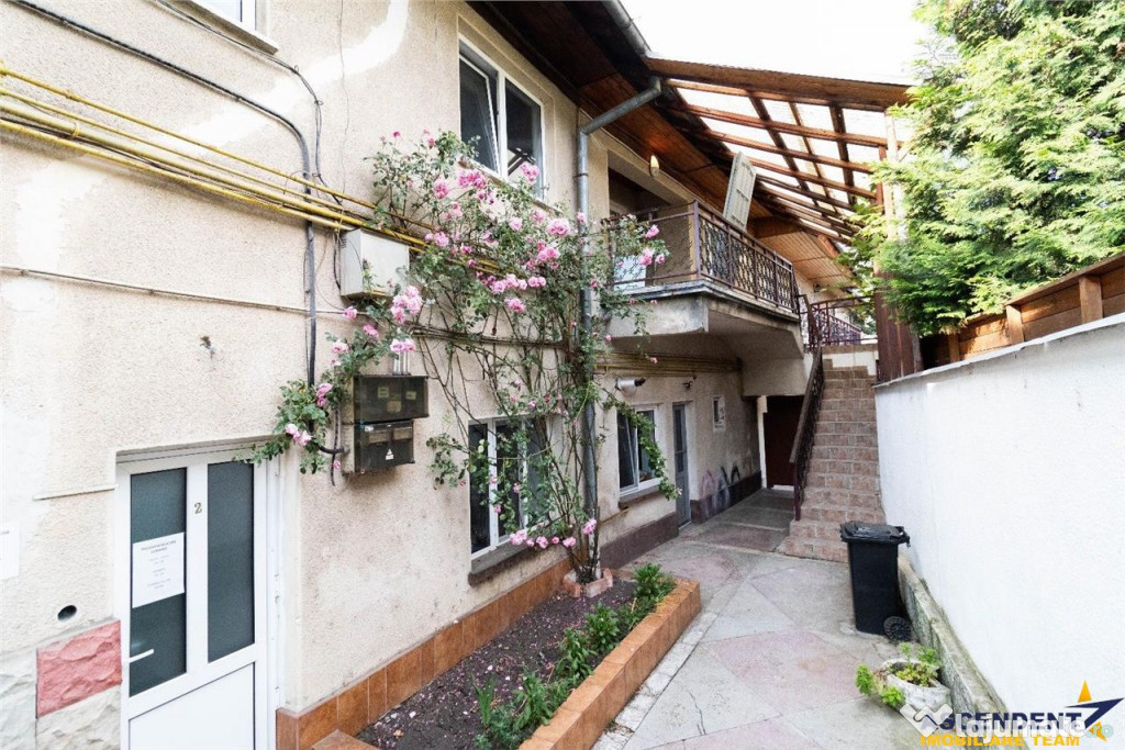 Apartament in vila,3 camere,90 mp utili,zona de case,acces s