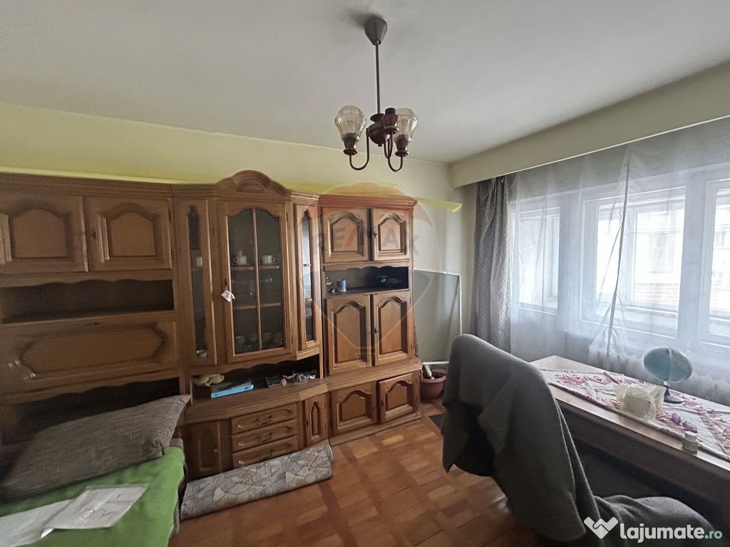 Apartament cu 3 camere de închiriat în zona Traian