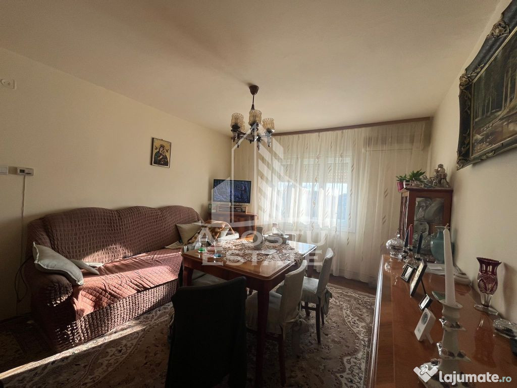 Apartament cu 3 camere, semidecomandat,etaj intemediar, z...