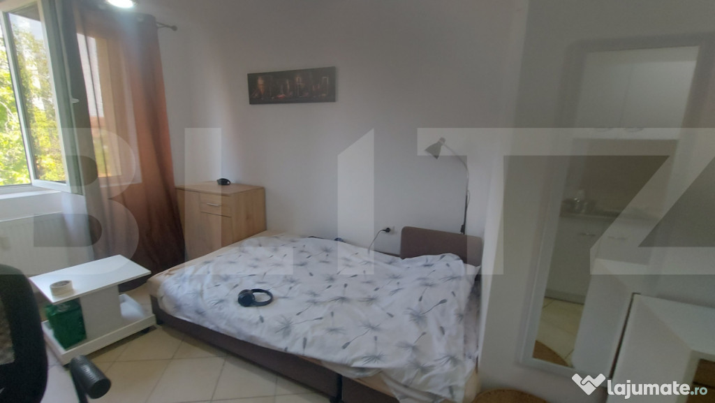Garsoniera de vanzare cu o camera, etaj 3, zona Lipovei