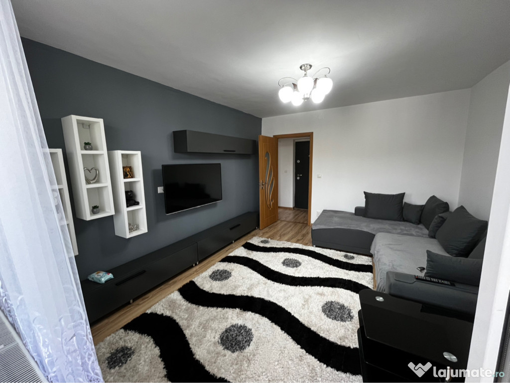 Închiriez apartament