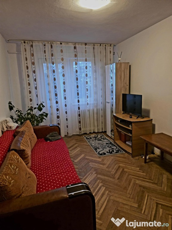 Vând apartament 3 camere
