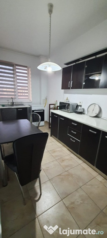 Inchiriez apartament 3 camere Prima Sucevei