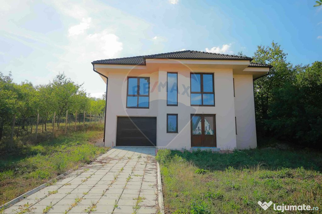 De vânzare Casă nouă cu 4 camere, teren 1190 mp Cartie...