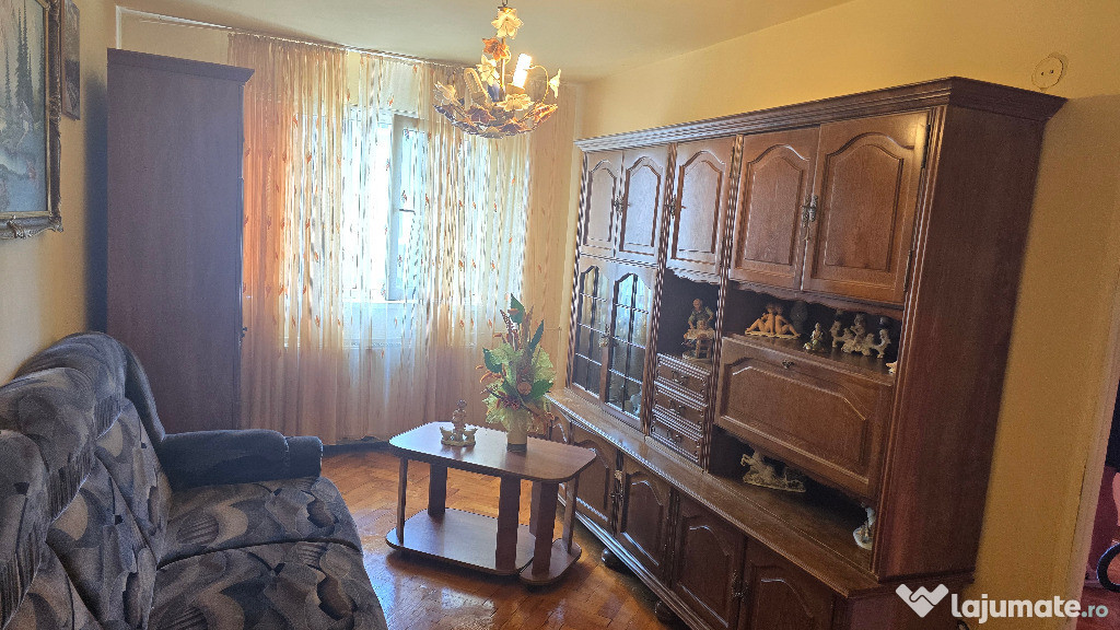 Vand apartament cu 2 camere in Deva, zona Dacia, etaj 2, mobilat,