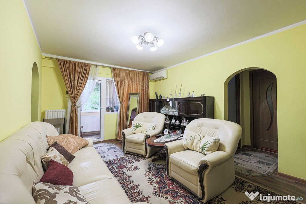 Apartament, la etajul 1, cu balcon spre zona verde, malul...