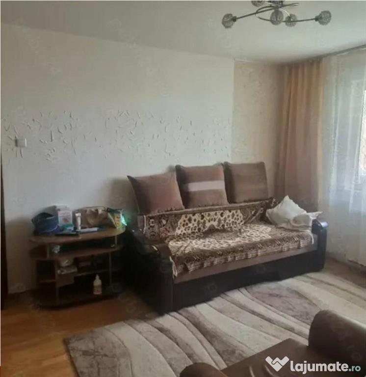 Apartament 2 camere, semidecomandat, balcon, zona Astra!