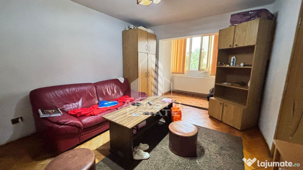 Apartament cu 3 camere, etaj intermediar,