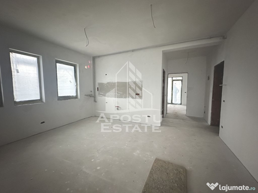 Apartament cu 3 camere, semidecomandat, etaj 2, zona Lidl...