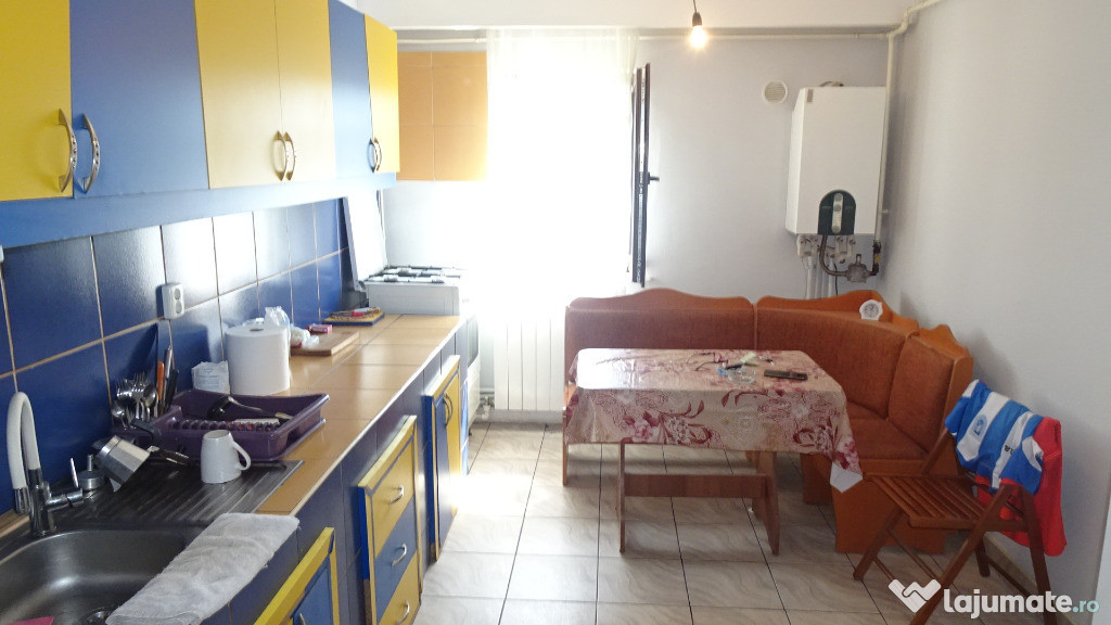Vand apartament de 3 camere decomandat Deva, etaj 2, Micro 15, mobilat