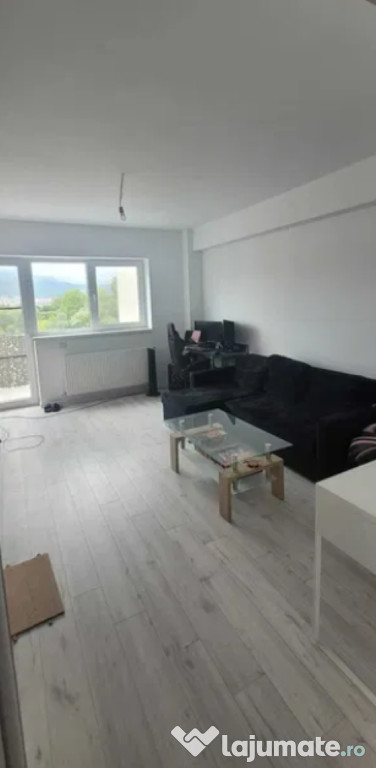 Apartament 3 camere, decomandat - zona Tractorul