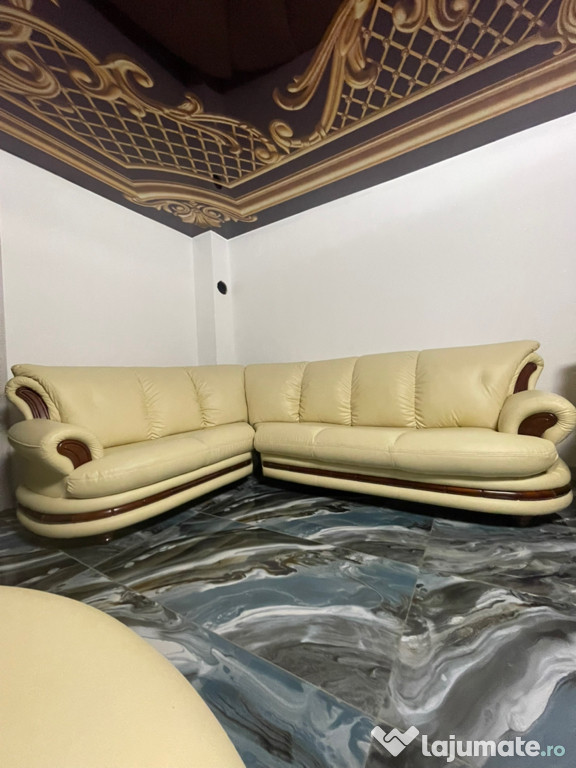Vând canapea din lemn masiv și piele de culoare crem
