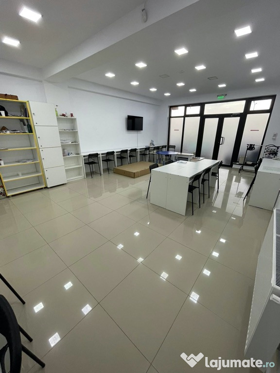 Spațiu comercial modern, parter, 50 mp utili + 2 locuri de parcare