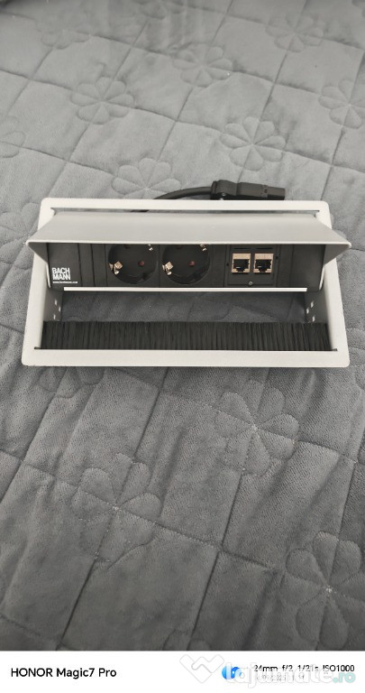 Priză încastrabilă Bachmann pentru birou – 2 prize + 2 porturi RJ45