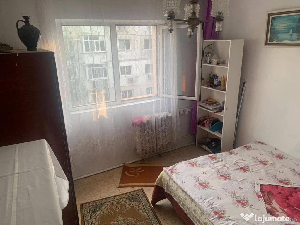 Vând apartament 3 camere decomandat etaj 3/4 Nicolina 1