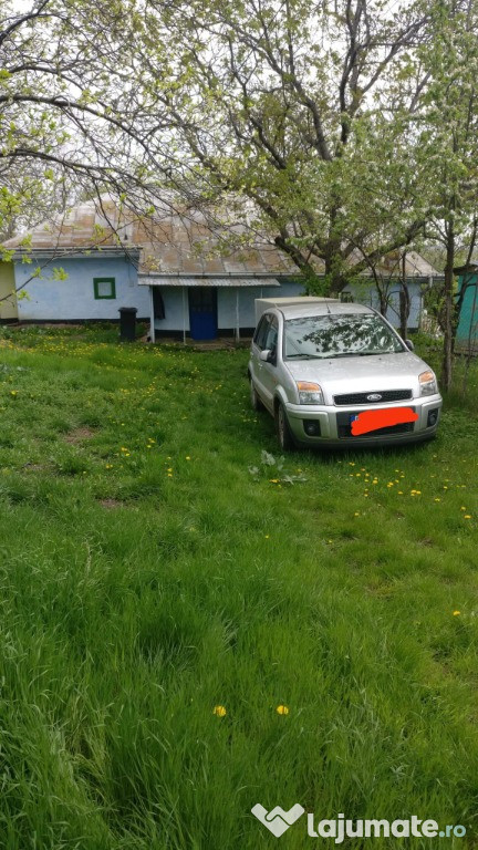 Casa bătrânească cu teren Romanesti, Iasi